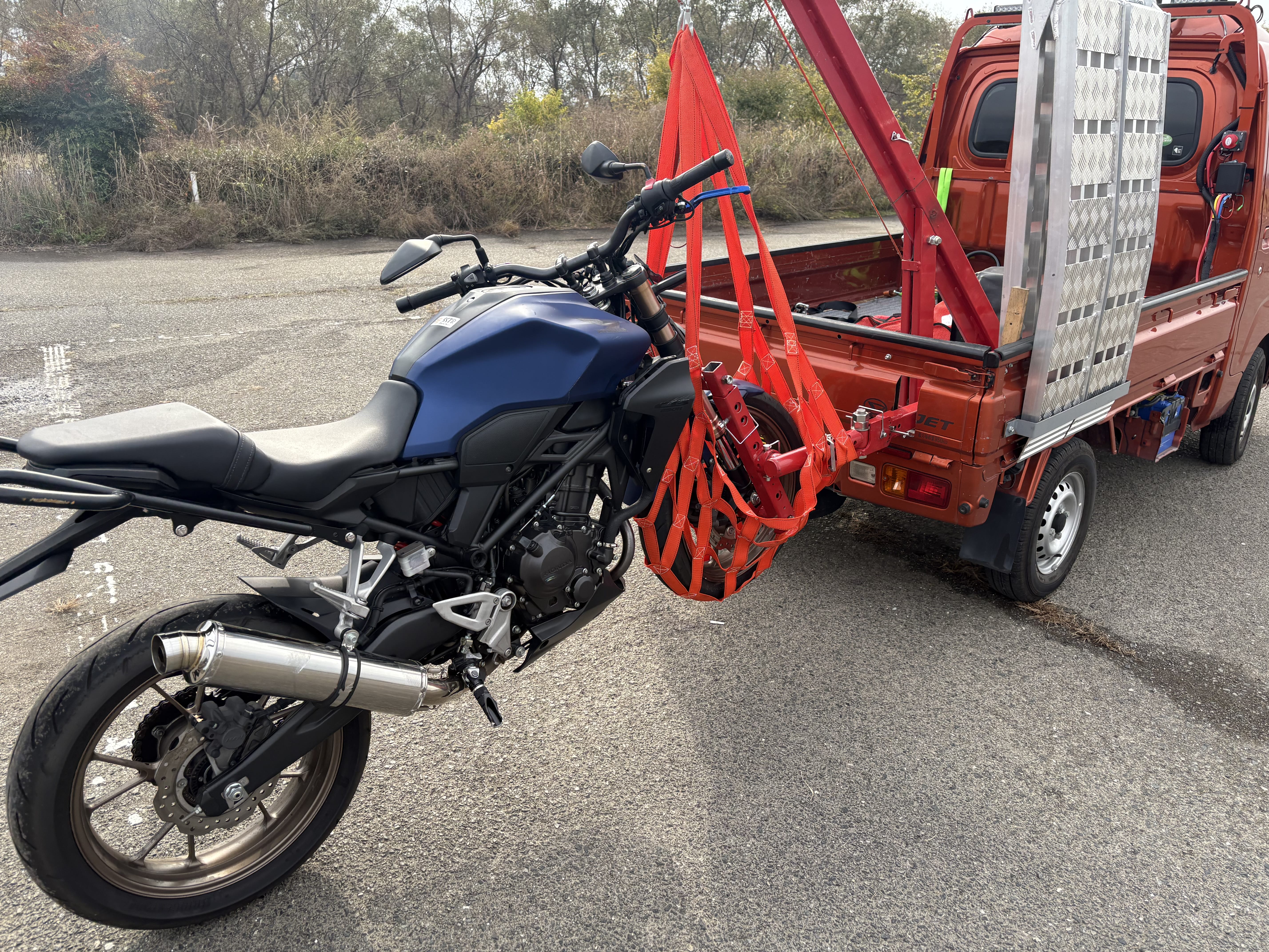 新型の牽引装置
clash motorcycle only towing system form japan